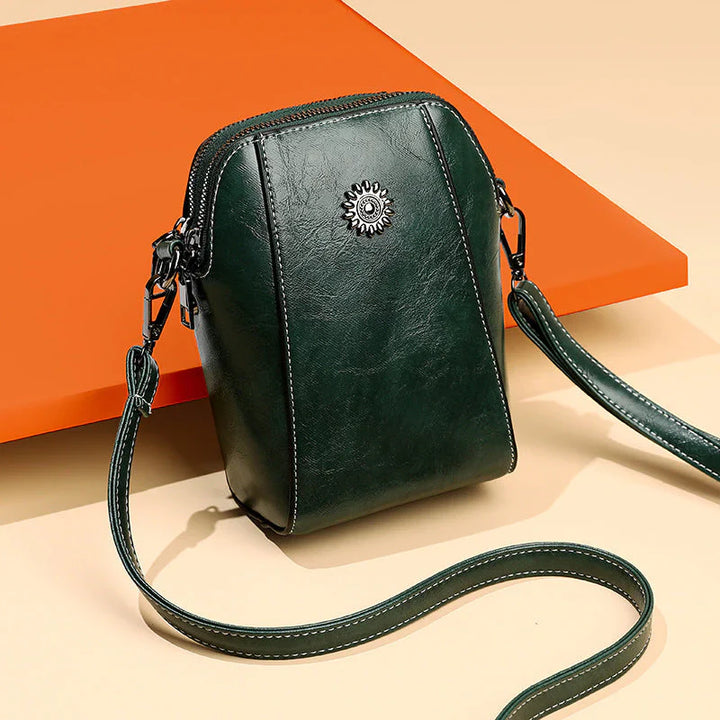 Elegant leren schoudertas voor vrouwen, trendy en functioneel, met verstelbare riem en veilige ritssluiting. Perfect voor dag
