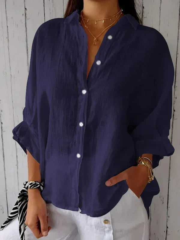 "Elegant linnen damesblouse met V-hals en strikdetail in neutrale kleuren, perfect voor elke gelegenheid."