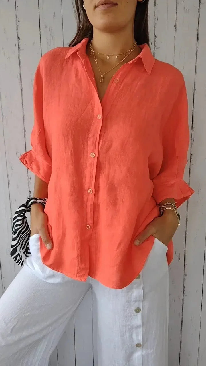 "Elegant linnen damesblouse met V-hals en strikdetail in neutrale kleuren, perfect voor elke gelegenheid."