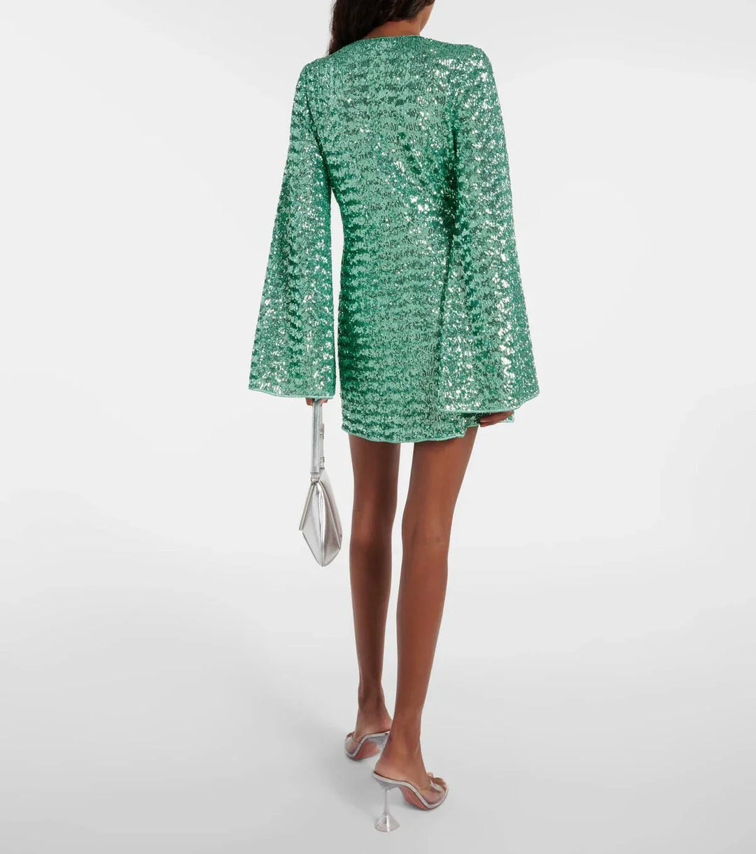 "Elegant mini jurk met pailletten, diepe V-hals en gouden detail. Perfect voor feestjes. Comfortabele stretchy fit."