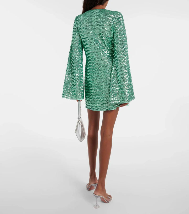 "Elegant mini jurk met pailletten, diepe V-hals en gouden detail. Perfect voor feestjes. Comfortabele stretchy fit."