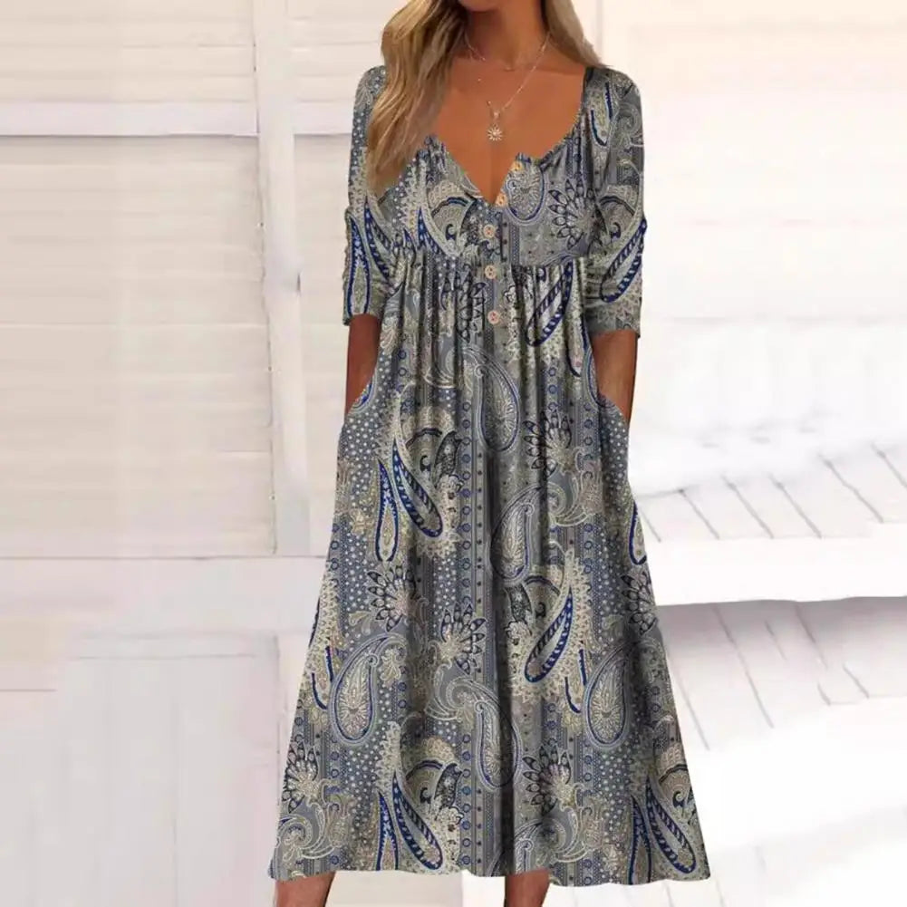 Elegante A-lijn midi jurk met levendige bloemenprint en praktische zakken, ideaal voor zomerse en stijlvolle dagen.