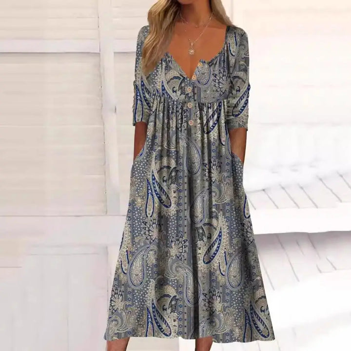Elegante A-lijn midi jurk met levendige bloemenprint en praktische zakken, ideaal voor zomerse en stijlvolle dagen.