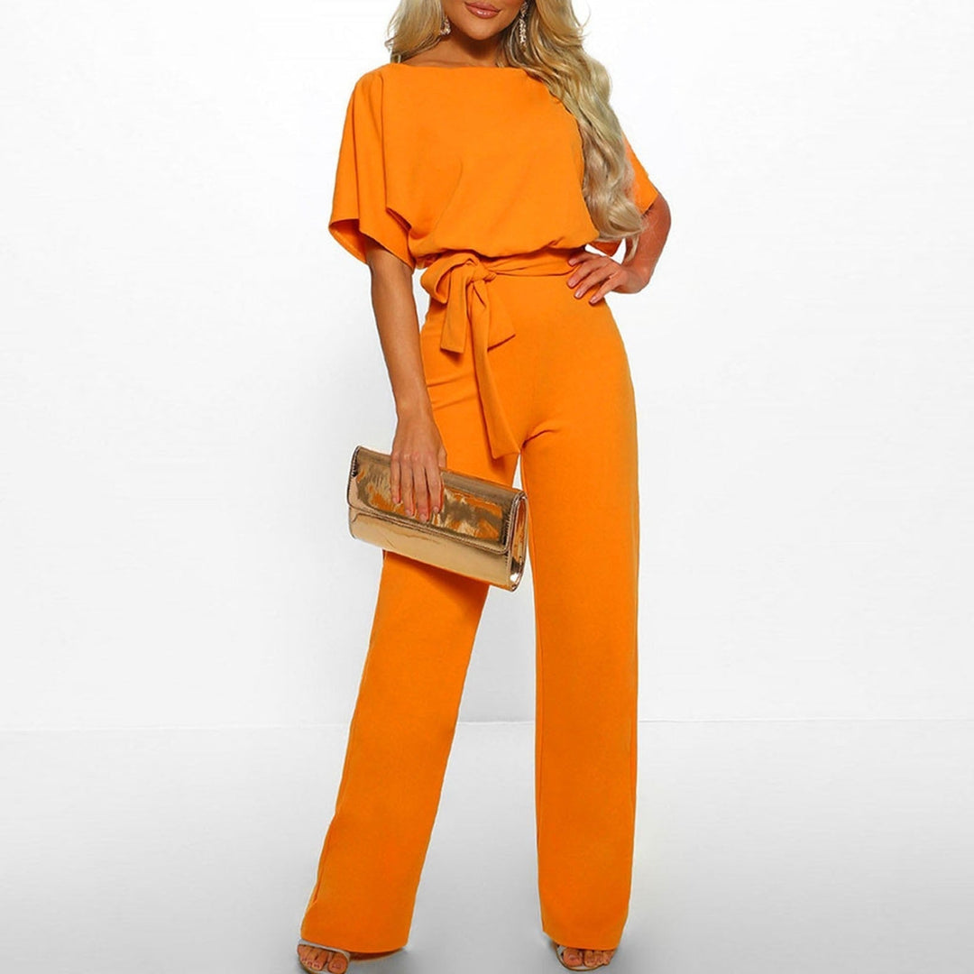 "Elegante Annette jumpsuit met lace-up taille, wijde broekspijpen in zwart. Tijdloze stijl en comfortabel in draagbare stof."