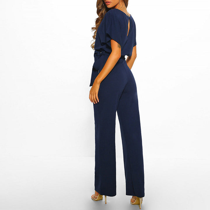 "Elegante Annette jumpsuit met lace-up taille, wijde broekspijpen in zwart. Tijdloze stijl en comfortabel in draagbare stof."