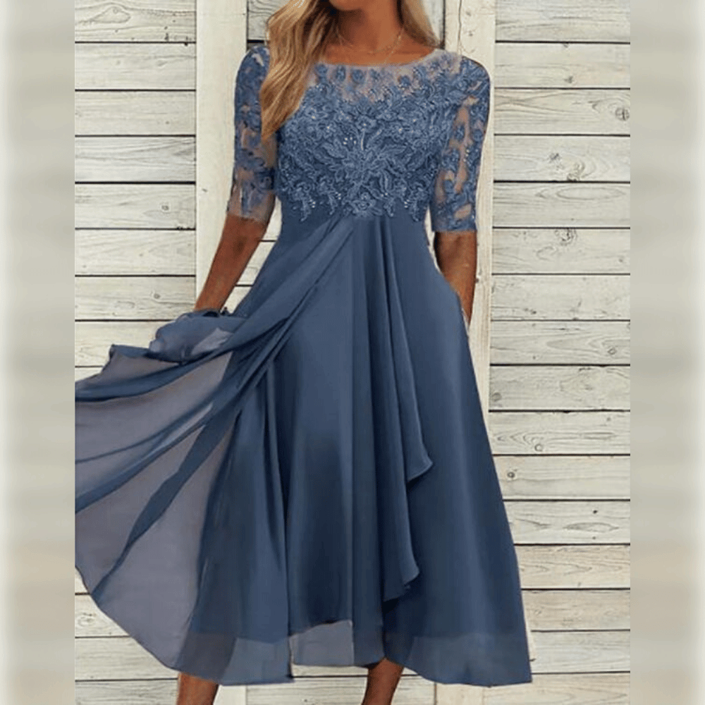 "Elegante avondjurk met kant, halflange mouwen en sierlijk silhouet in lichtgewicht chiffon, perfect voor speciale gelegenhed