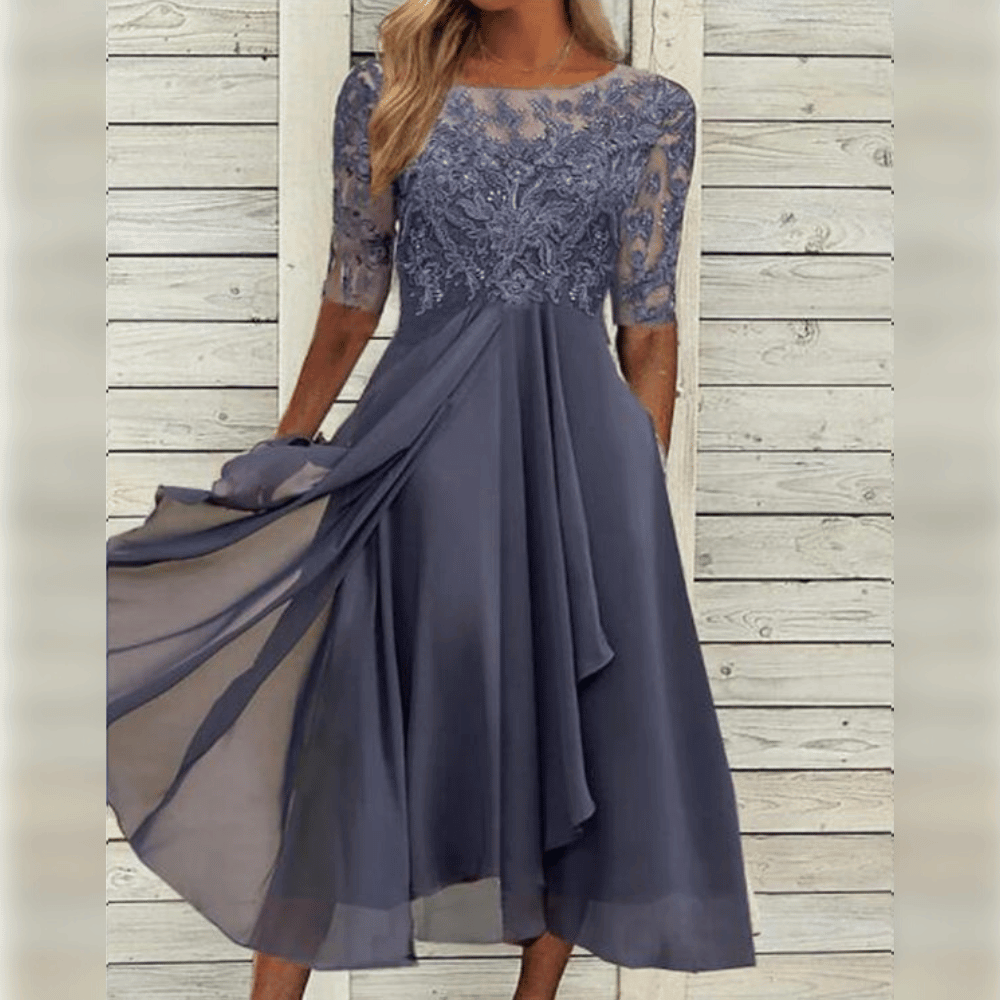 "Elegante avondjurk met kant, halflange mouwen en sierlijk silhouet in lichtgewicht chiffon, perfect voor speciale gelegenhed
