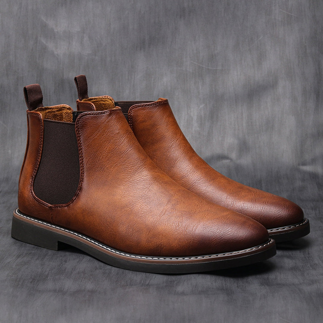 "Elegante Chelsea leren herenlaarzen met glad leer en elastische zijkanten voor superieur comfort en stijlvolle uitstraling."