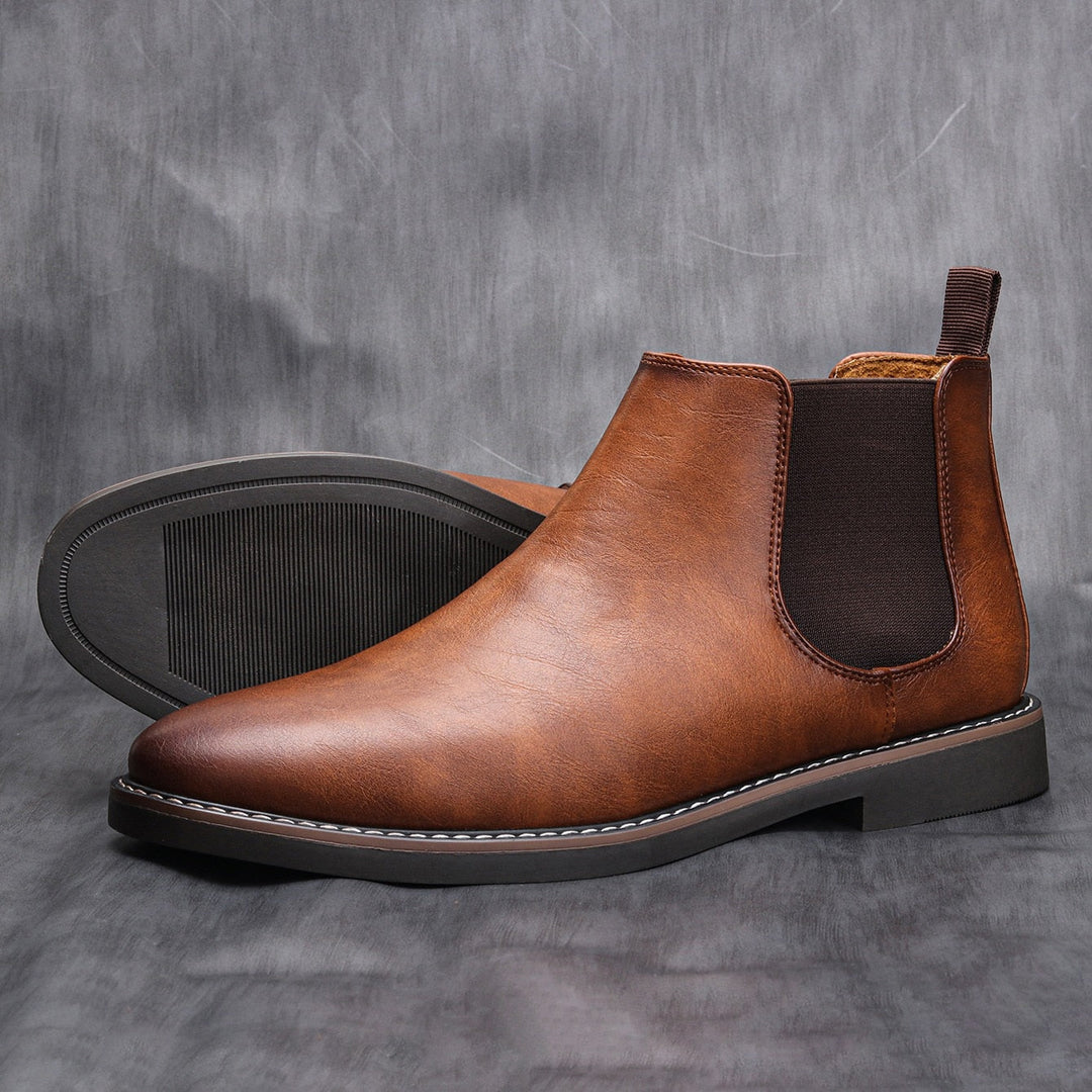"Elegante Chelsea leren herenlaarzen met glad leer en elastische zijkanten voor superieur comfort en stijlvolle uitstraling."