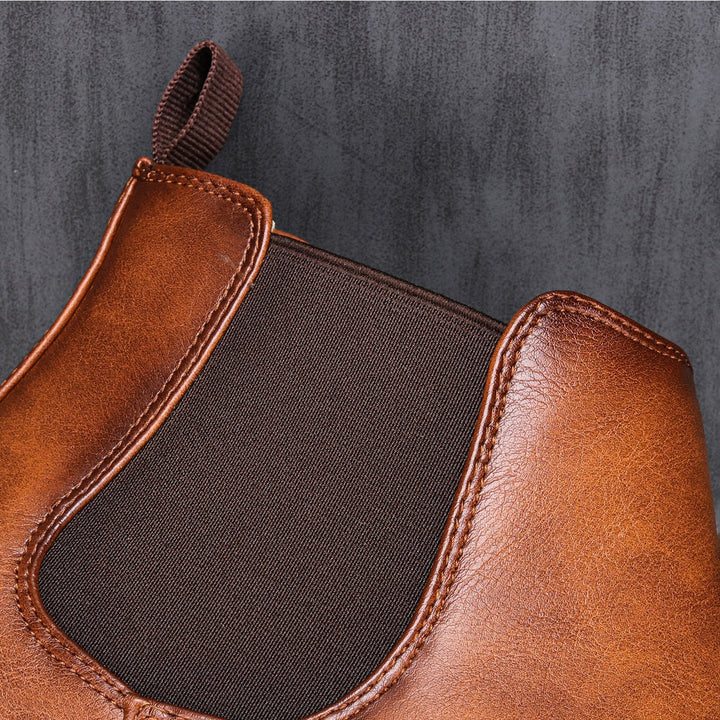 "Elegante Chelsea leren herenlaarzen met glad leer en elastische zijkanten voor superieur comfort en stijlvolle uitstraling."