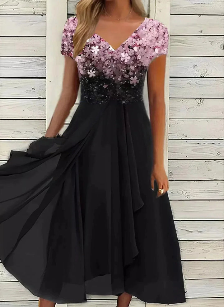 "Elegante chiffon damesjurk in fauve kleur met uniek design, perfect voor speciale gelegenheden, tijdloos en stijlvol."