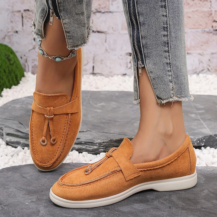 Elegante comfortabele dames loafers in beige, bruin en zwart, perfect voor veelzijdige elegante stijl en luxueus comfort.