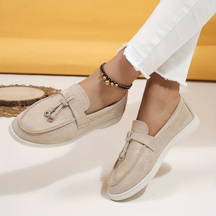 Elegante comfortabele dames loafers in beige, bruin en zwart, perfect voor veelzijdige elegante stijl en luxueus comfort.