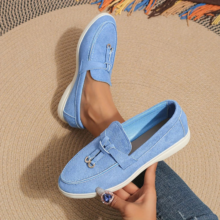 Elegante comfortabele dames loafers in beige, bruin en zwart, perfect voor veelzijdige elegante stijl en luxueus comfort.