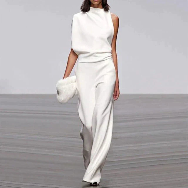 "Elegante dames jumpsuit met mock-turtleneck, wijde pasvorm en mouwloos ontwerp, ideale zomerlook in effen kleur."