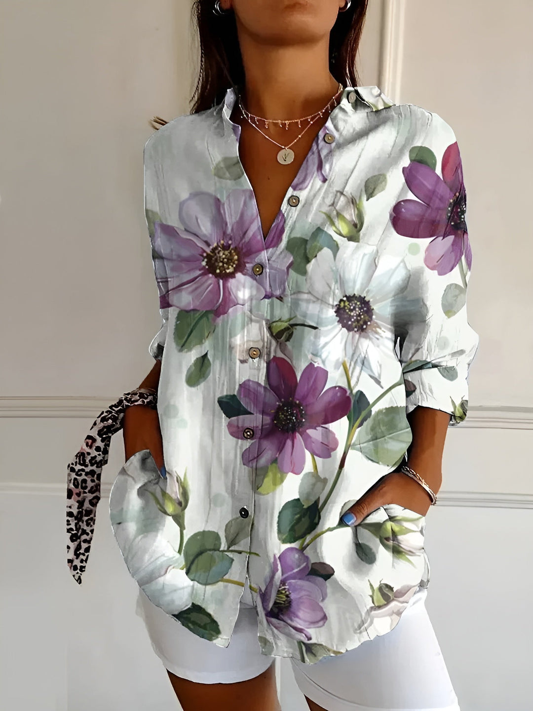 "Elegante dames katoen shirt met knopen, ademend en stijlvol, perfecte balans voor casual en formele gelegenheden."