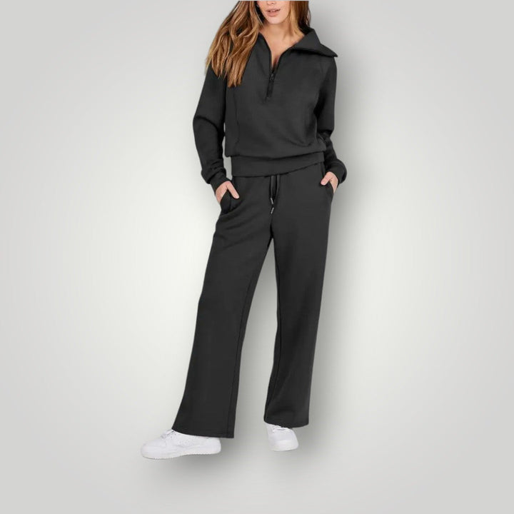 "Elegante dames loungewear set met oversized trui en joggingbroek in zachte neutrale tinten voor ultiem comfort thuis."