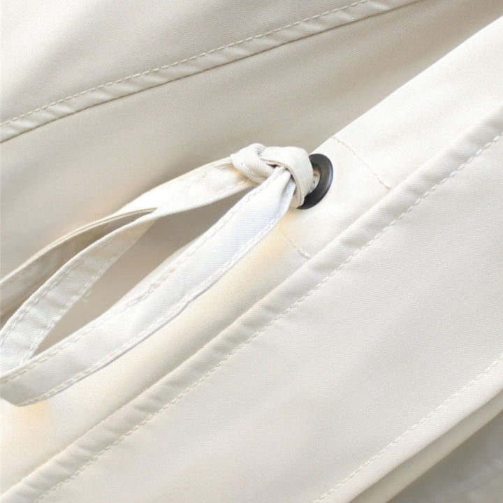 "Elegante dames winter trenchcoat, lange jas met dubbele kraag en weerbestendige afwerking."