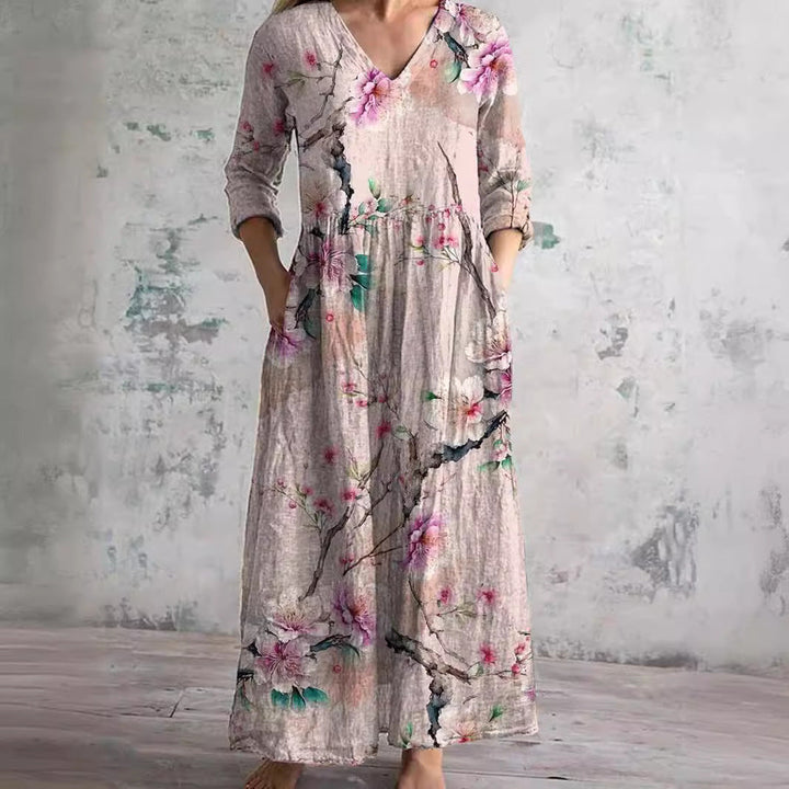 "Elegante dames zomerjurk met levendige bloemenprint, luchtige stof, voorzijde weergave, ideaal voor warme dagen."