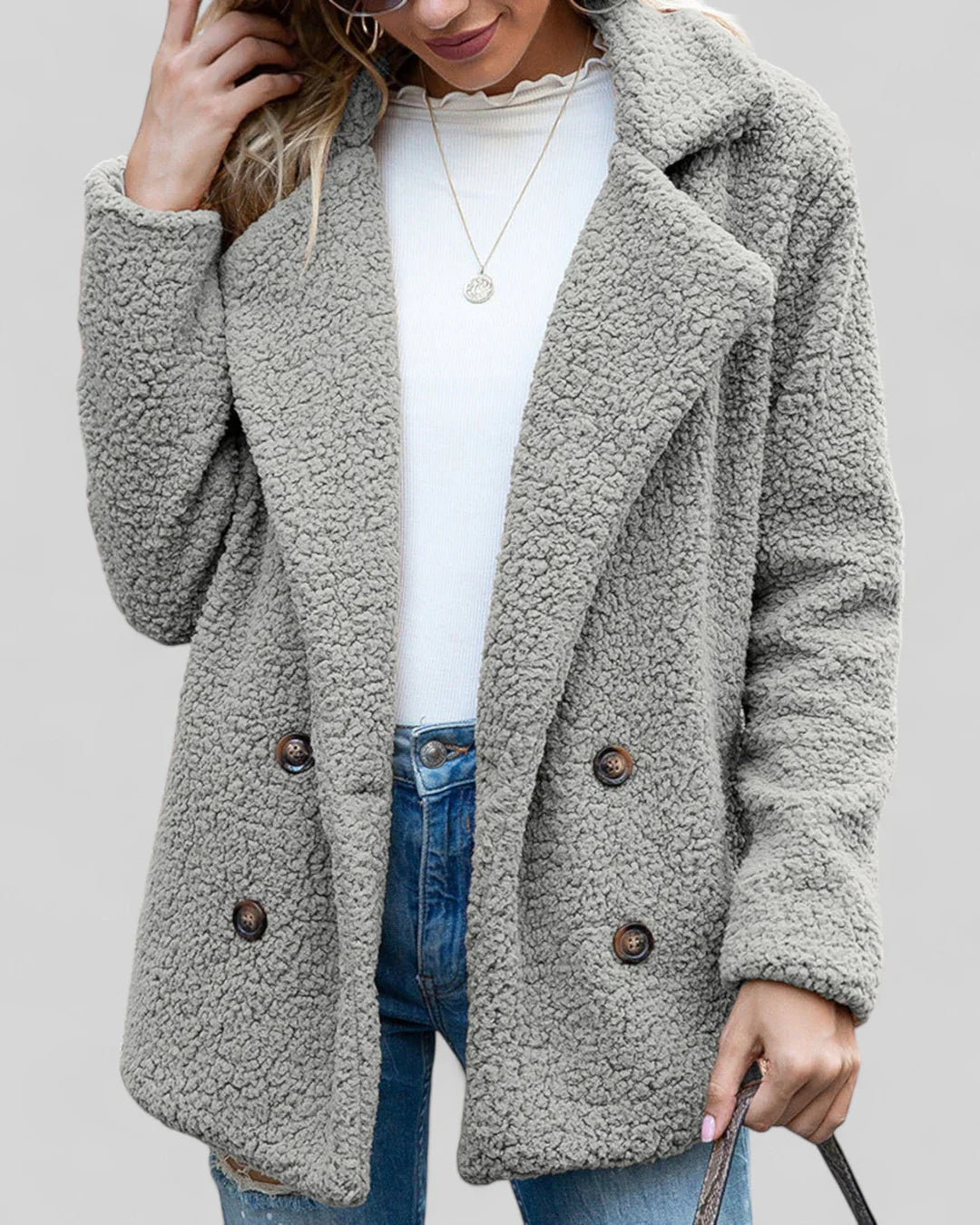 "Elegante damesjas Genevieve, zacht en tijdloos design, diverse kleuren, geschikt voor casual en formele gelegenheden."