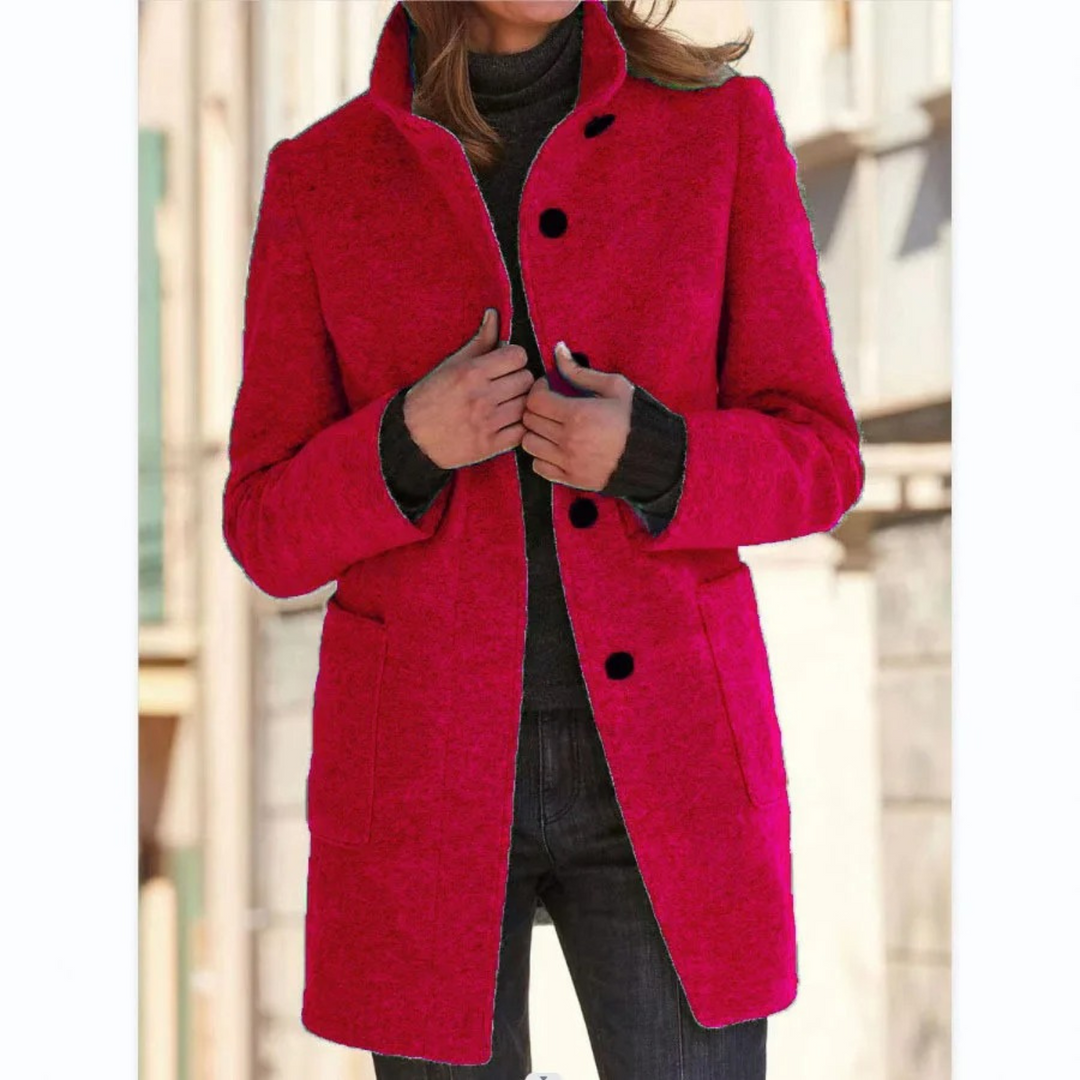 "Elegante damesmantel winddicht met opstaande kraag, zijaanzicht, stijlvolle snit voor herfst en winter."
