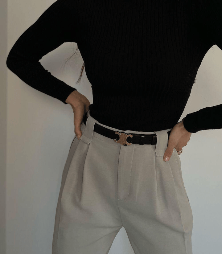 "Elegante damesriem met verstelbare gouden gesp, luxe ontwerp voor moderne vrouwen, perfect als stijlvol accessoire."