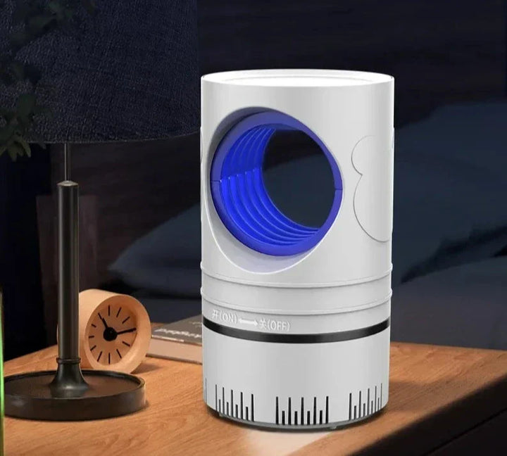"Elegante en moderne elektrische muggenlamp met violet licht en zuigventilator voor muggenvrije nachten in huis."