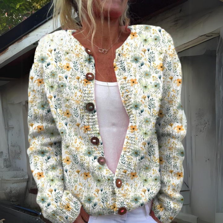 "Elegante gebreide damescardigan met bloemenprint en knoopdetails, ideaal voor stijl en comfort in koel weer."