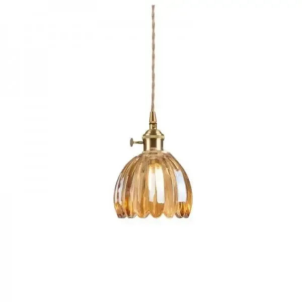 "Elegante glazen bloemvormige hanglamp met modern design en sfeervol licht, E27 fitting, in amberkleur."