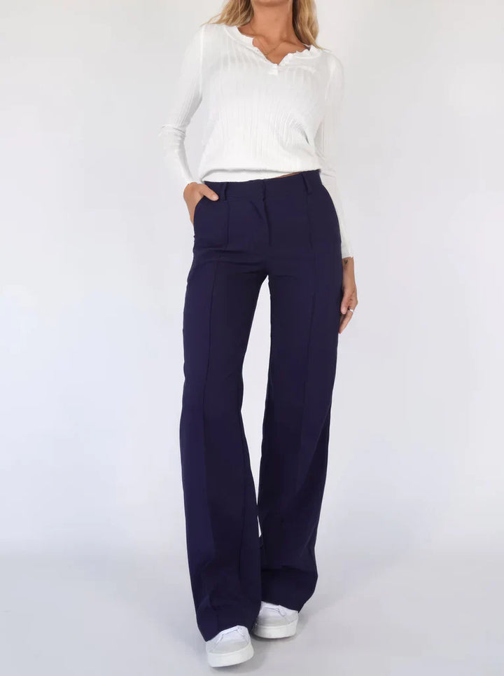 "Elegante grijze damesbroek met slim-fit en wijde pijpen van duurzame polyester voor zowel casual als formele looks."