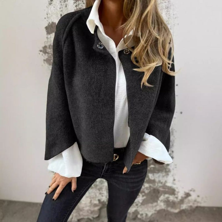 "Elegante halflange damesjas met stijlvolle snit, ideaal voor vrijetijdslook en comfort, gemaakt van hoogwaardige materialen.