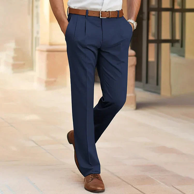 "Elegante heren casual businessbroek met moderne pasvorm, geschikt voor formele en casual gelegenheden, in grijstint."