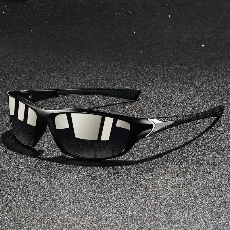 Elegante heren zonnebril met gepolariseerde UV400-lenzen en lichtgewicht metalen frame voor ultieme oogbescherming.