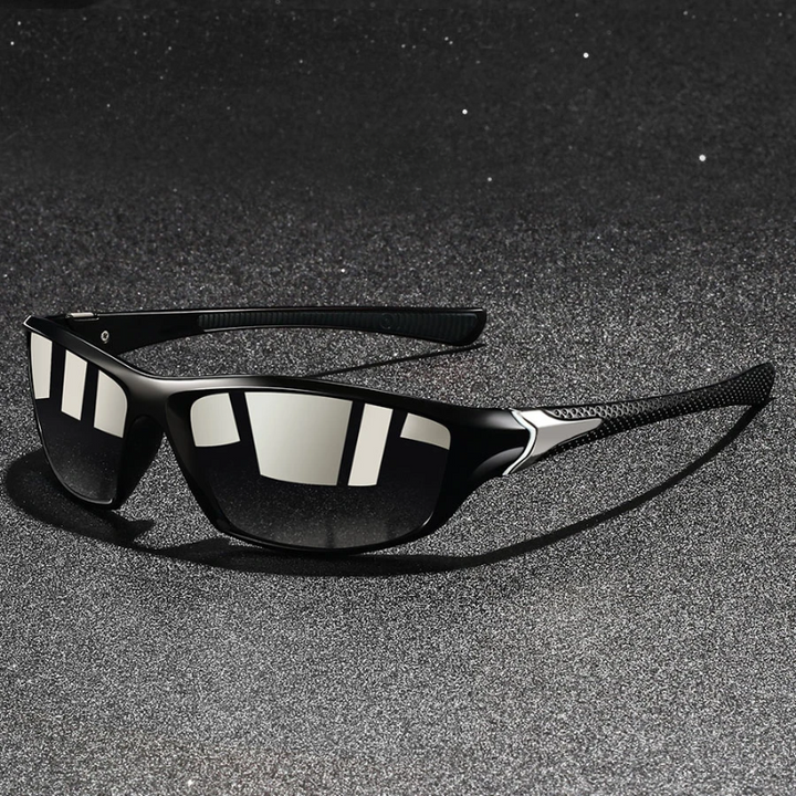 Elegante heren zonnebril met gepolariseerde UV400-lenzen en lichtgewicht metalen frame voor ultieme oogbescherming.