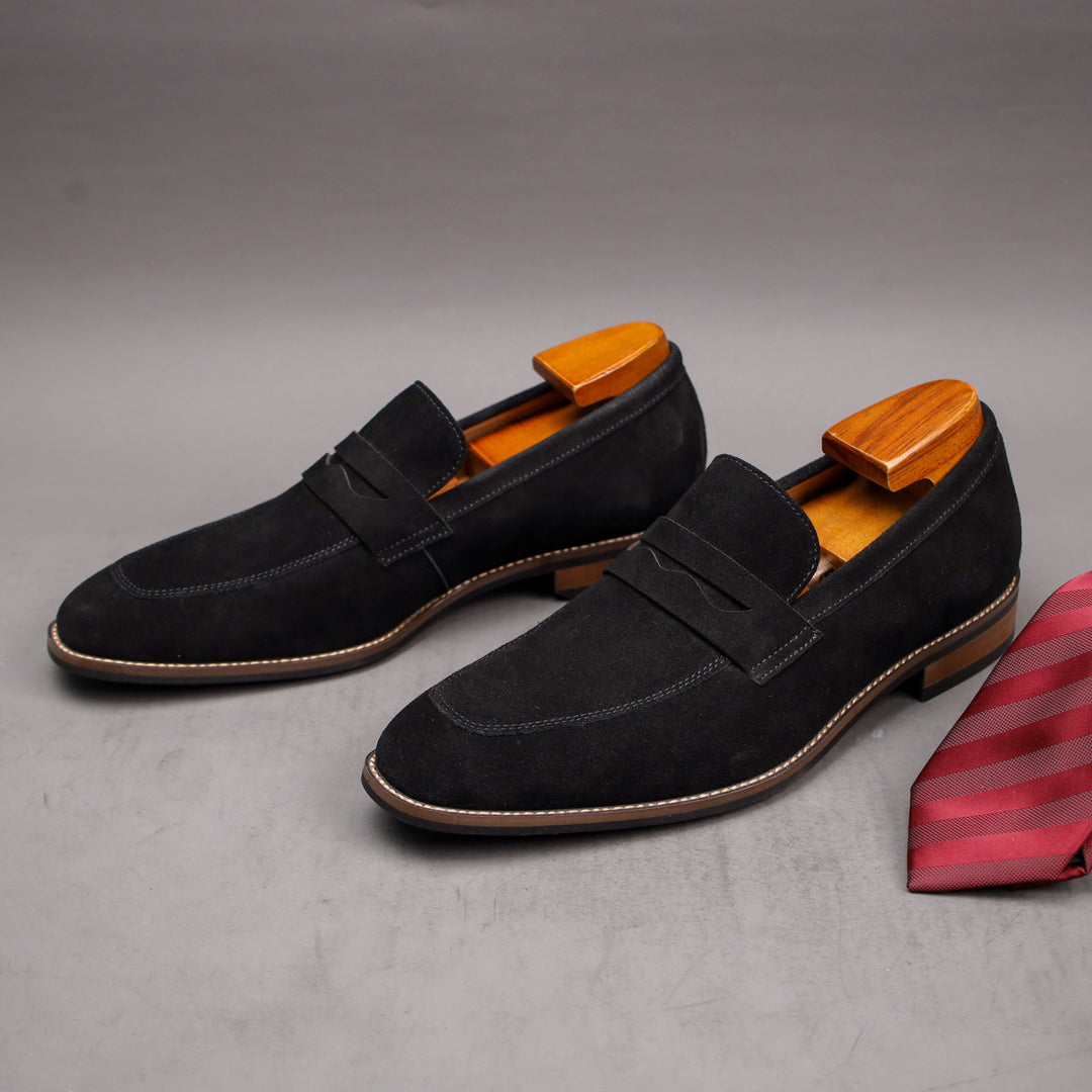 "Elegante herenschoenen in echt suède met slip-on design, comfortabele binnenzool en flexibele rubberen zool voor stabiliteit