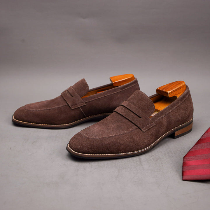 "Elegante herenschoenen in echt suède met slip-on design, comfortabele binnenzool en flexibele rubberen zool voor stabiliteit