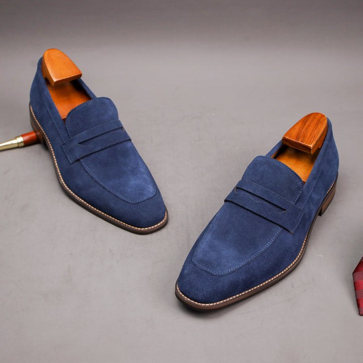 "Elegante herenschoenen in echt suède met slip-on design, comfortabele binnenzool en flexibele rubberen zool voor stabiliteit