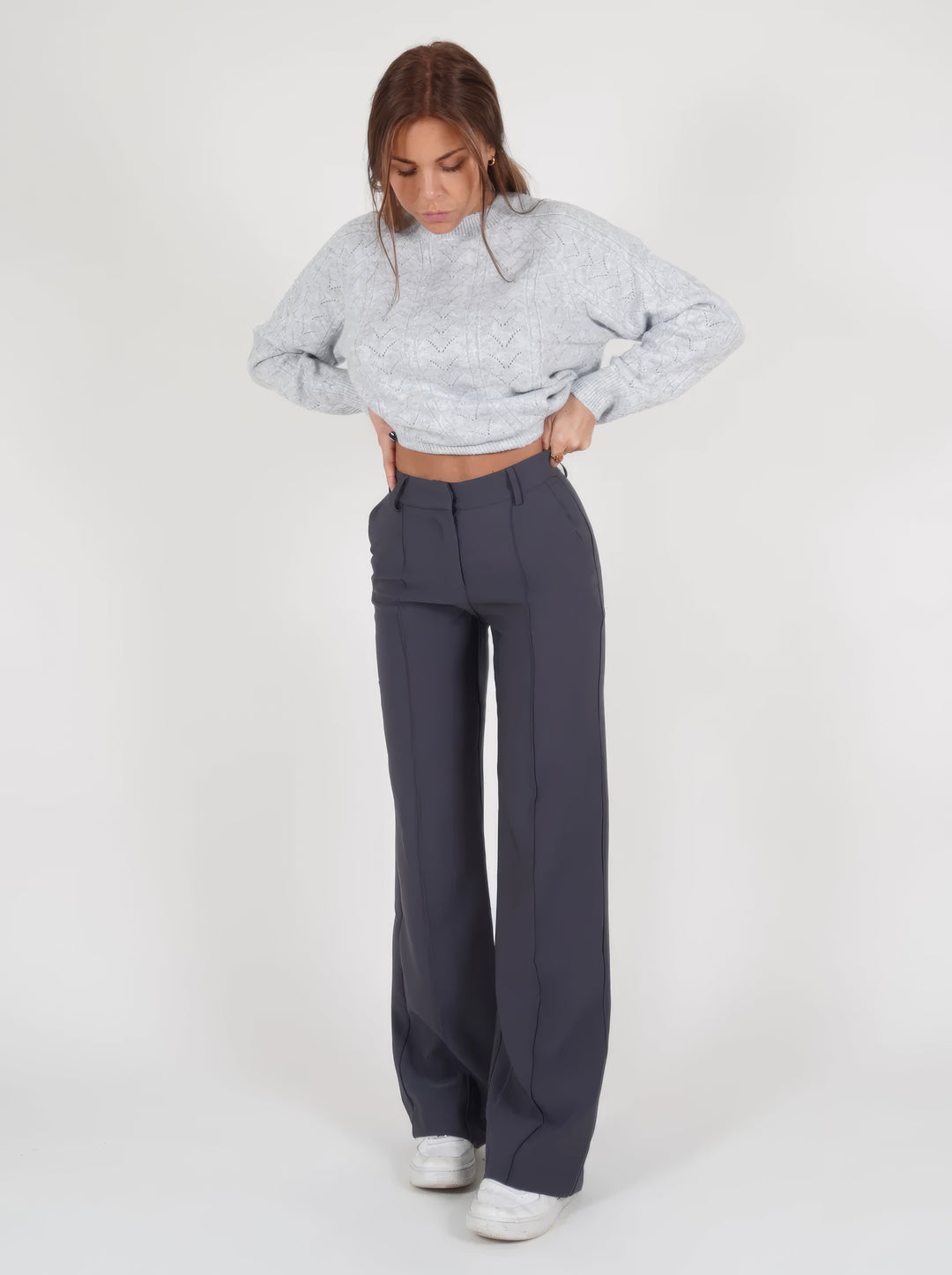 Elegante high-waist pantalon dames met rechte pijpen, zachte stretchstof, blinde ritssluiting; modieus en comfortabel.