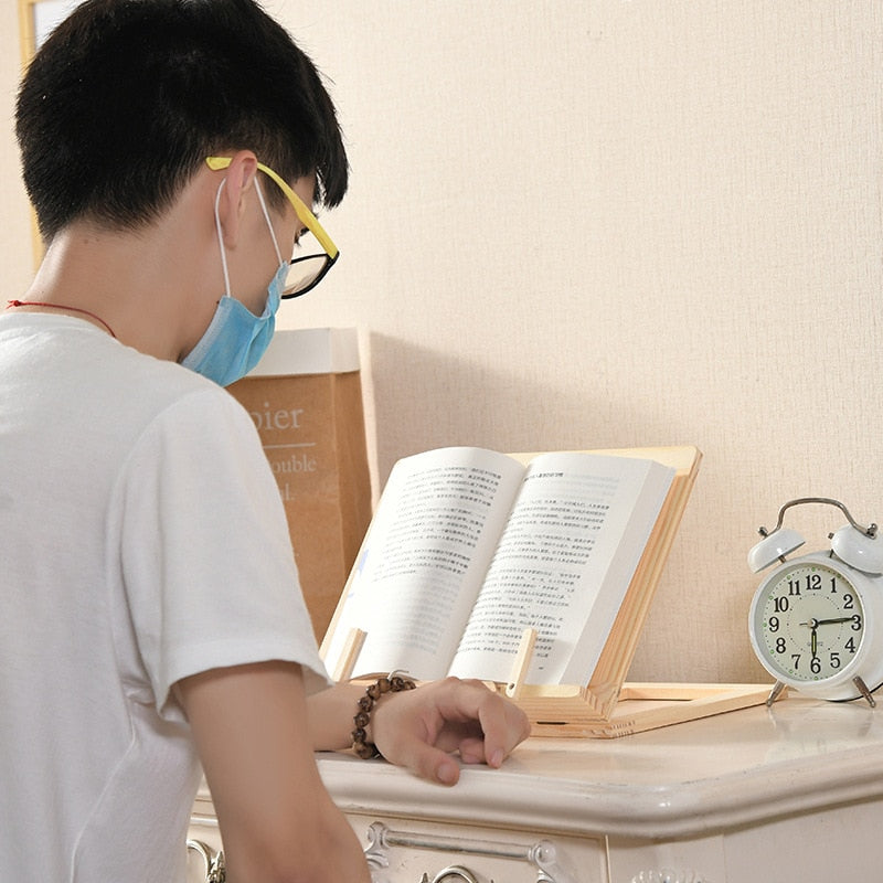 "Elegante houten boekenstandaard; multifunctioneel voor boeken, tablets en laptops; duurzame, stijlvolle afwerking."