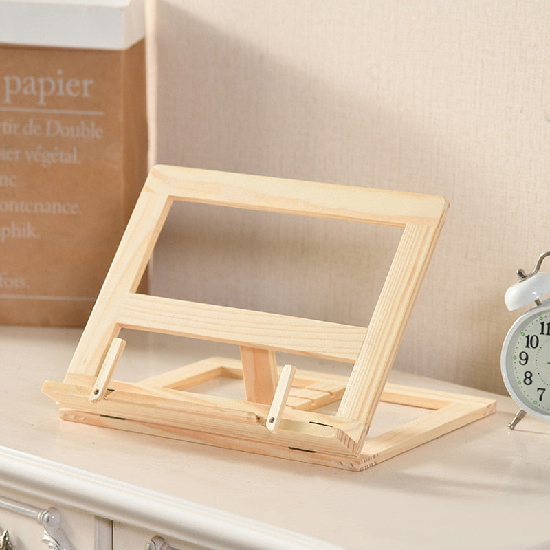 "Elegante houten boekenstandaard; multifunctioneel voor boeken, tablets en laptops; duurzame, stijlvolle afwerking."