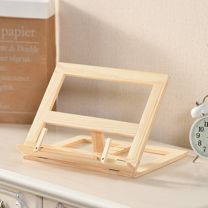 "Elegante houten boekenstandaard; multifunctioneel voor boeken, tablets en laptops; duurzame, stijlvolle afwerking."