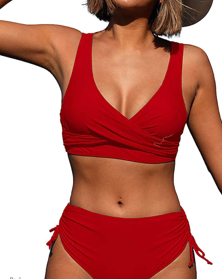 "Elegante Ibiza Luxe bikini set met overslagtop en high-waist broekje in stijlvolle kleuren, perfect voor stranddagen."