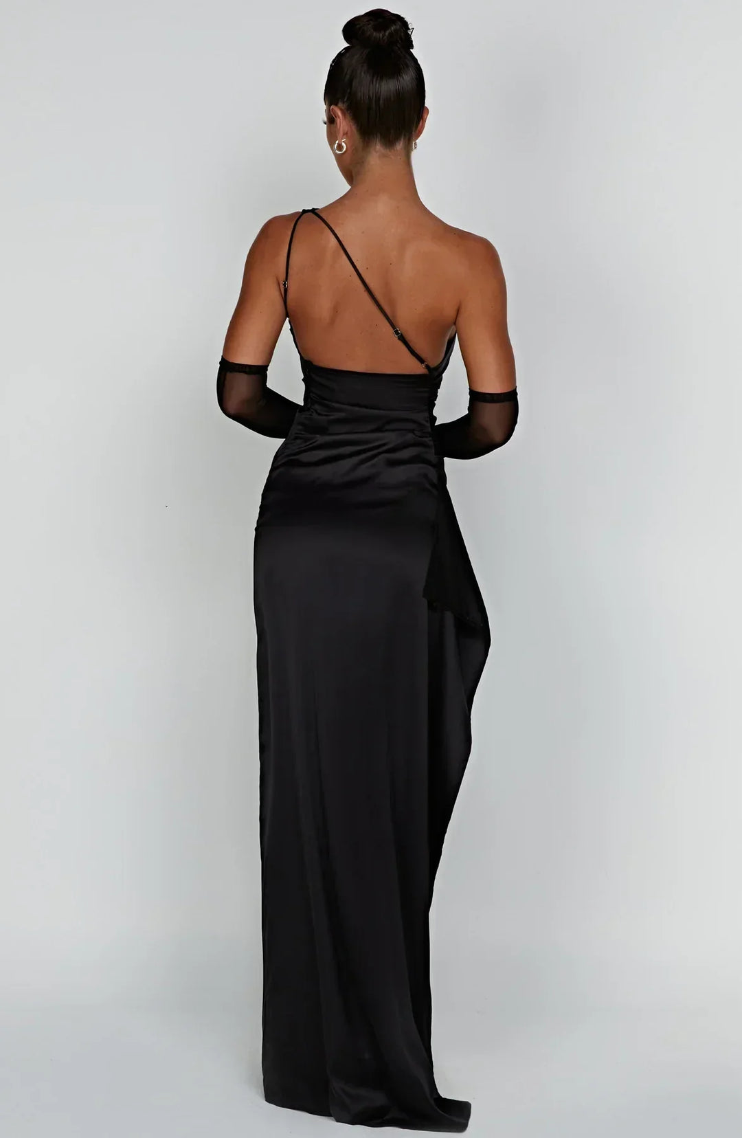 "Elegante Jaida satijnen avondjurk, rood, met asymmetrisch een-schouder ontwerp en hoge zijsplit, damesmode."