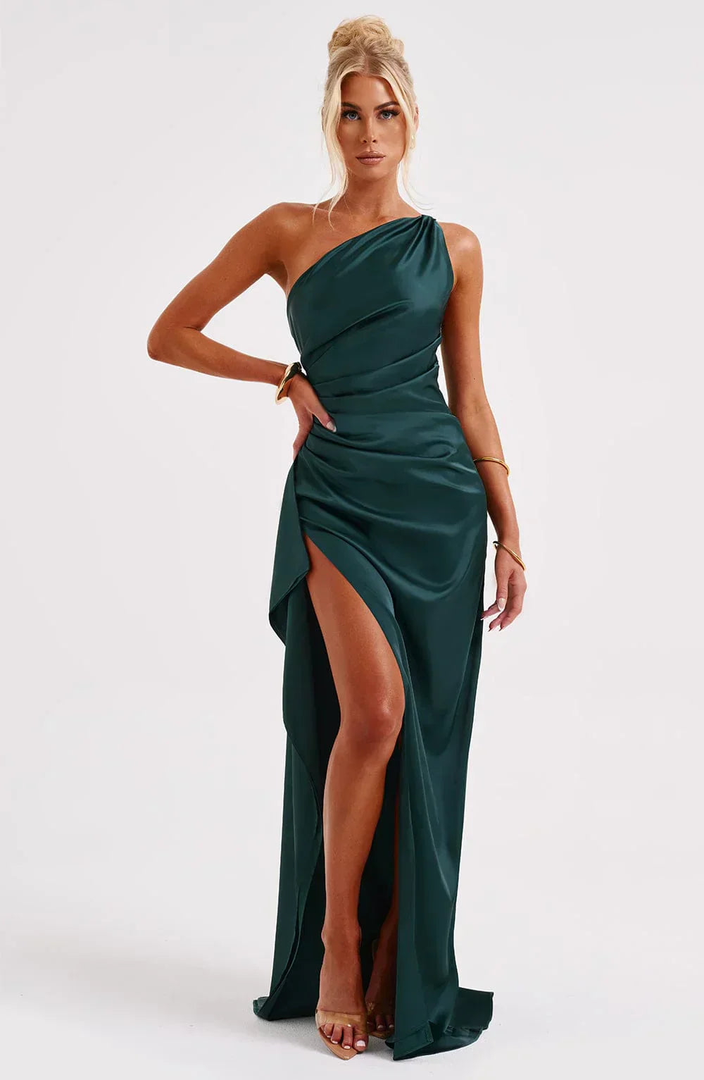 "Elegante Jaida satijnen avondjurk, rood, met asymmetrisch een-schouder ontwerp en hoge zijsplit, damesmode."