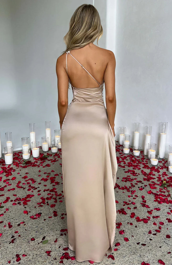 "Elegante Jaida satijnen avondjurk, rood, met asymmetrisch een-schouder ontwerp en hoge zijsplit, damesmode."