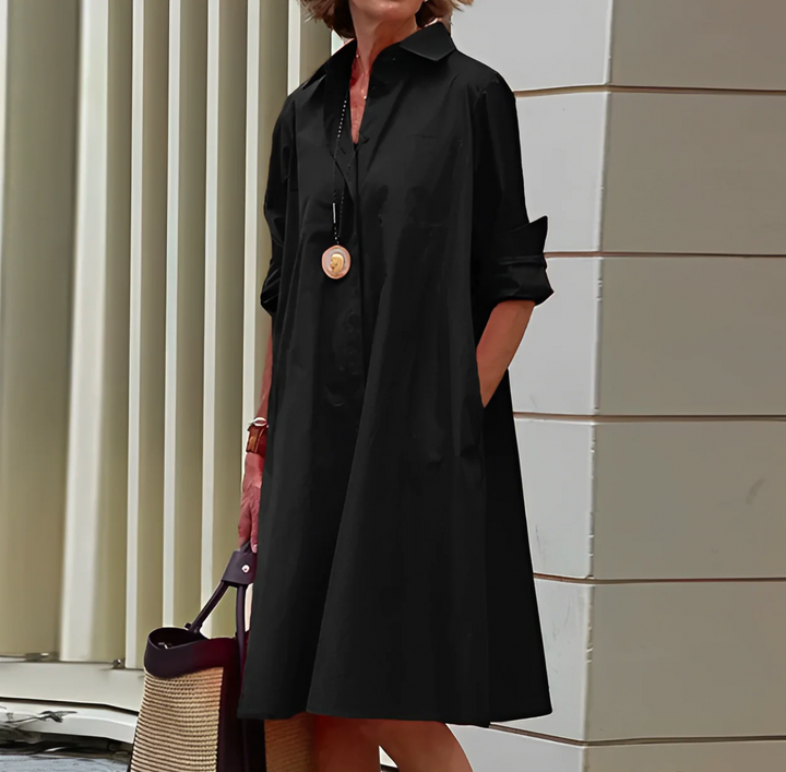 Elegante klassieke blousejurk in zachte stof, tijdloze stijl, comfortabel, in verschillende kleuren en maten beschikbaar.