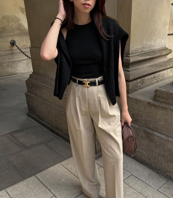 "Elegante lederen damesriem, bruin met gouden gesp, veelzijdig en stijlvol, perfect als modieus accessoire."