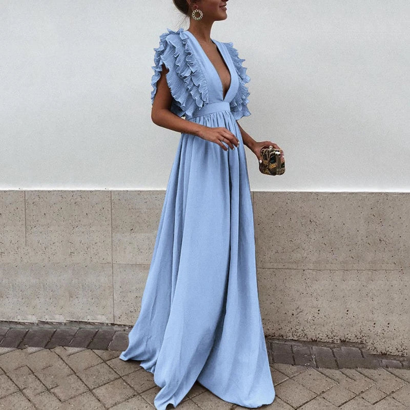 "Elegante Liva jurk met gerimpelde mouwen, tijdloze stijl, luxe stoffen, perfect voor speciale gelegenheden."