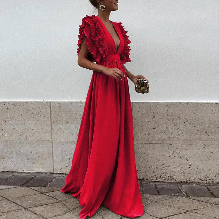 "Elegante Liva jurk met gerimpelde mouwen, tijdloze stijl, luxe stoffen, perfect voor speciale gelegenheden."
