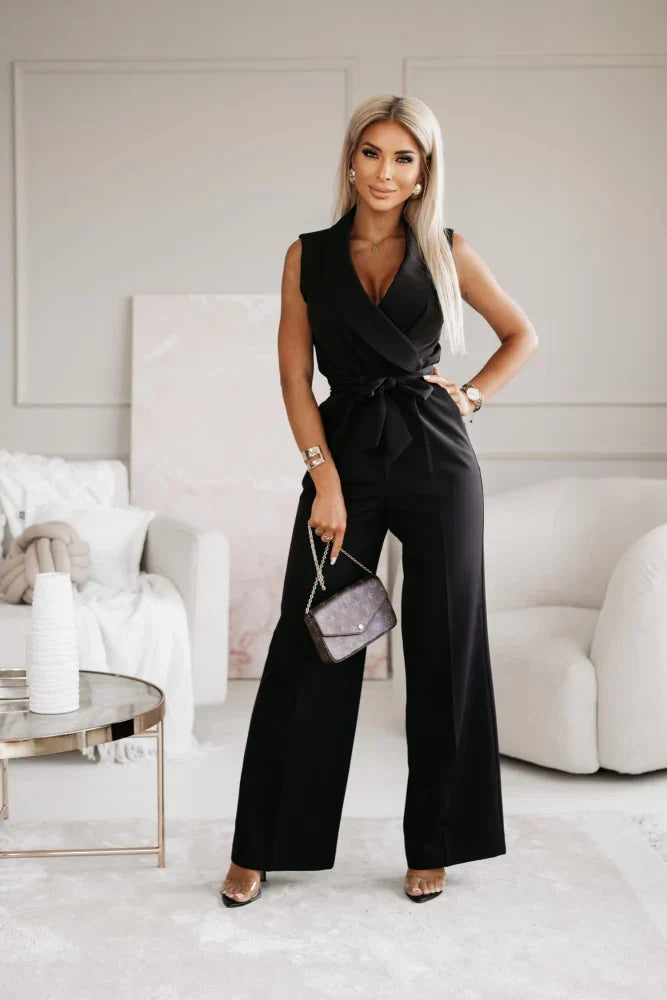 "Elegante mouwloze dames jumpsuit met V-hals, overslagdetail, rechte pijpen en bijpassende riem voor stijlvolle look."